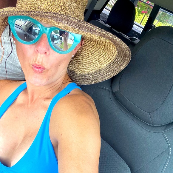 Meet your Posher, Mandie - Picture 2 of 2